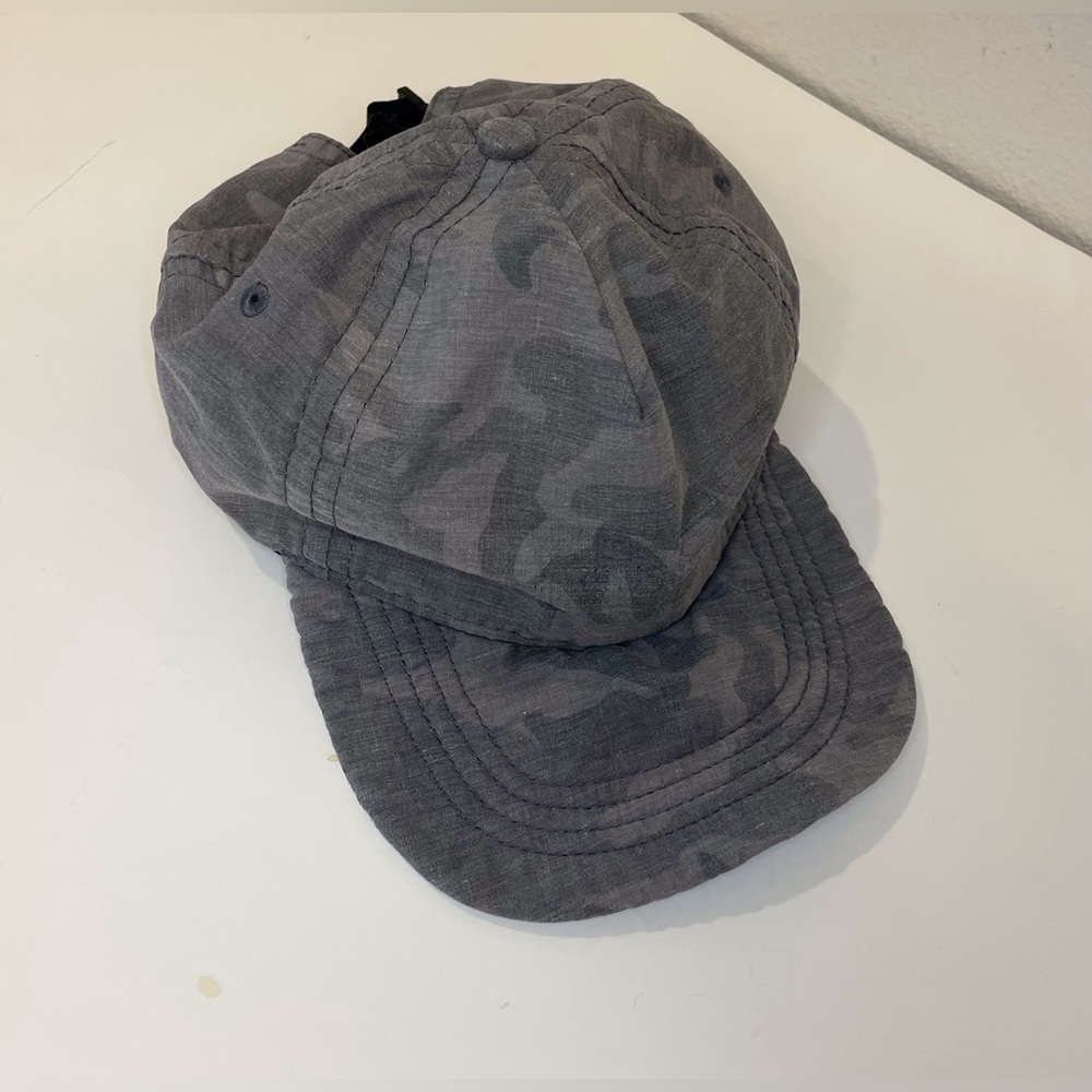 Vuori Minimalist Camo Hat Cap Unisex Gray Adjustable Logo Lightweight‎